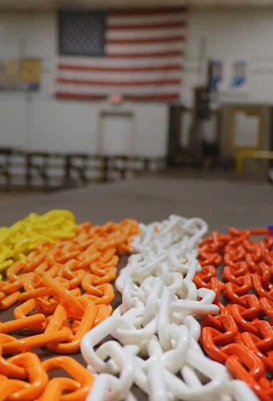 US weight makes plastic barrier chains in differeent colors.